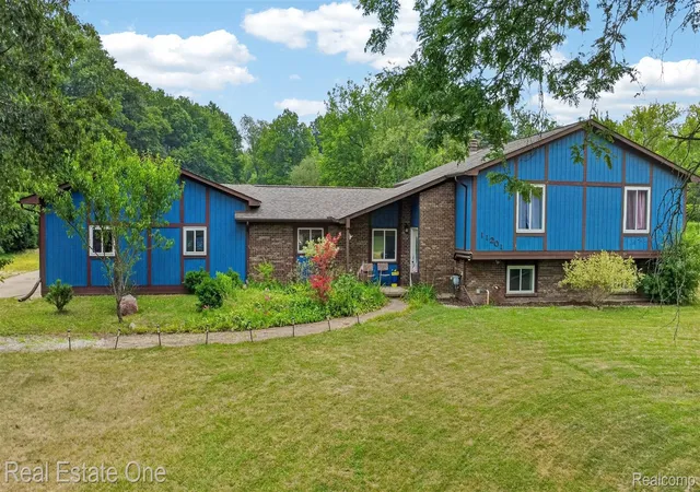 Photo 1 of Single family home for sale at 11201 Horton Rd, Holly, MI 48442 | MLS# 20261055944 | Listing updated on 2026-09-17