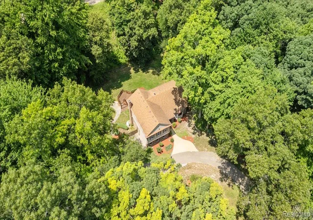 Photo 1 of Single family home for sale at 8115 Kiowa Trl, Pinckney, MI 48169 | MLS# 20261055956 | Listing updated on 2026-08-20