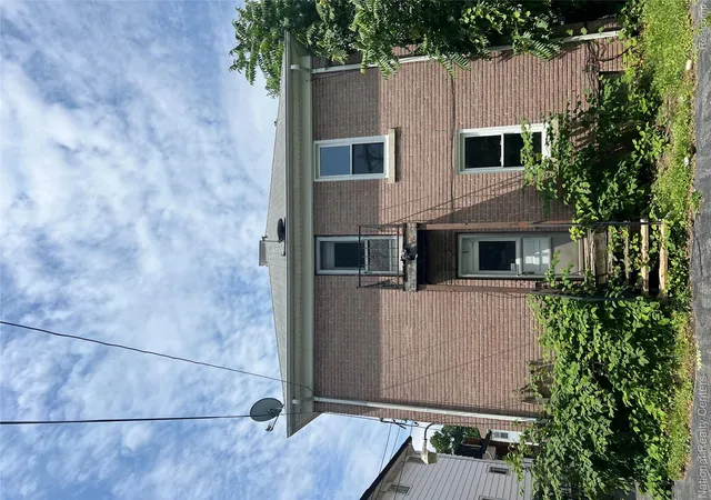 Listing Photo 4 - Condo for sale in building located at 156 Mark Ave, Pontiac, MI 48341
