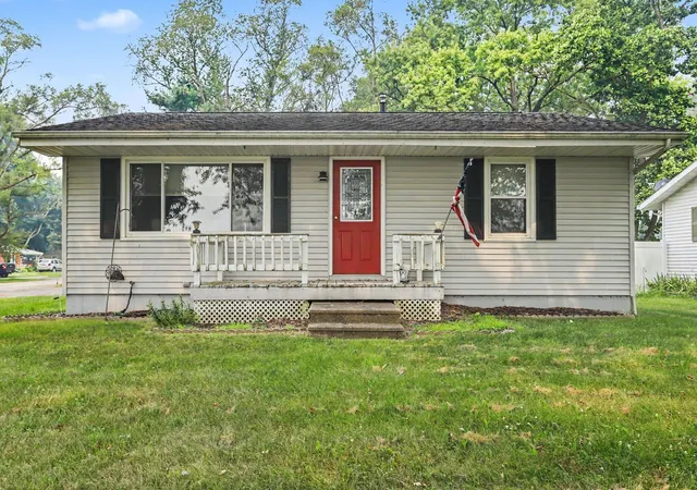 Photo 1 of Single family home for sale at 900 Jefferson St, Three Rivers, MI 49093 | MLS# 66026037223 | Listing updated on 2026-09-04