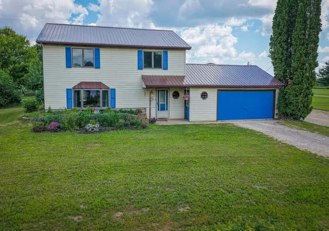 Photo 4 of Single family home for sale at 8565 S Cornwell Ave, Clare, MI 48617 | MLS# 71026037224 | Listing updated on 2026-09-19