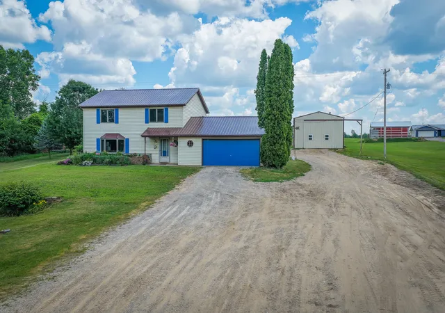 Photo 1 of Single family home for sale at 8565 S Cornwell Ave, Clare, MI 48617 | MLS# 71026037224 | Listing updated on 2026-09-19