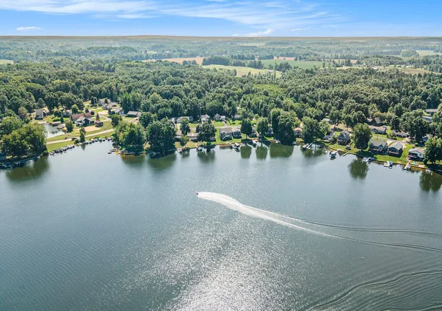 5th image of 8611 Mohawk Trl, Howard City, MI 49329 | MLS# 65026037229