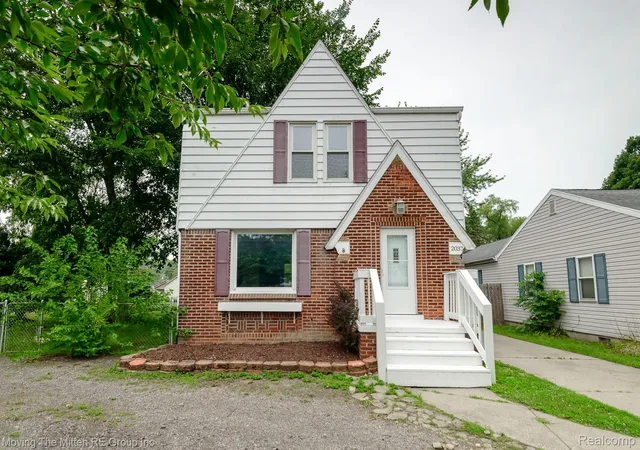 Photo 1 of Sale Pending at 2037 Vivian Rd, Monroe, MI 48162 | MLS# 20261056011 | Listing updated on 2026-09-06