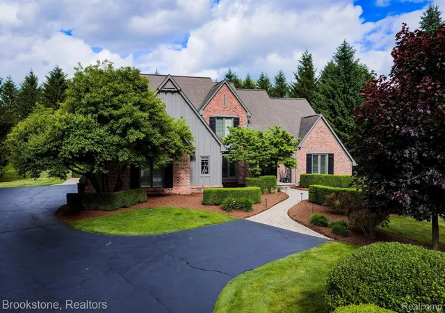 Photo 3 of Single family home for sale at 7768 Somerhill Ln, Clarkston, MI 48348 | MLS# 20261056025 | Listing updated on 2026-09-18