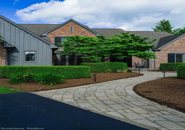 Photo 4 of Single family home for sale at 7768 Somerhill Ln, Clarkston, MI 48348 | MLS# 20261056025 | Listing updated on 2026-09-18