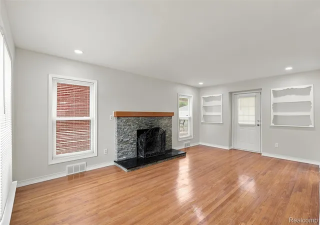 Photo 4 of Single family home for sale at 16130 Whitcomb St, Detroit, MI 48235 | MLS# 20261056026 | Listing updated on 2026-09-09