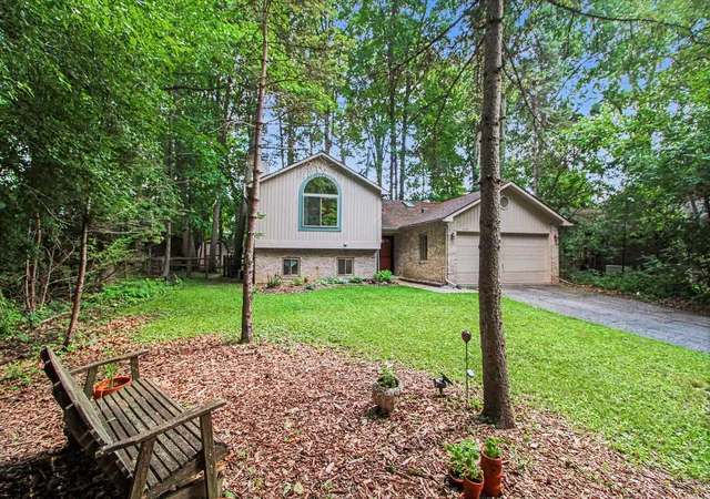 Photo 1 of Sale Pending at 3260 Olde Hickory Pl, Ann Arbor, MI 48104 | MLS# 81026037246 | Listing updated on 2026-09-15