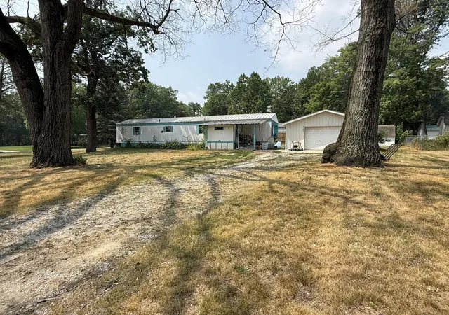 1st image of 2160 Oak Ridge Dr, Harrison, MI 48625 | MLS# 72026037244