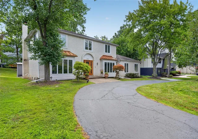 Photo 2 of Single family home for sale at 5369 W Bloomfield Lake Rd, West Bloomfield, MI 48323 | MLS# 20261056035 | Listing updated on 2026-09-10