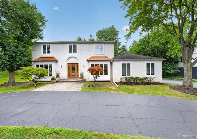Photo 3 of Single family home for sale at 5369 W Bloomfield Lake Rd, West Bloomfield, MI 48323 | MLS# 20261056035 | Listing updated on 2026-09-10