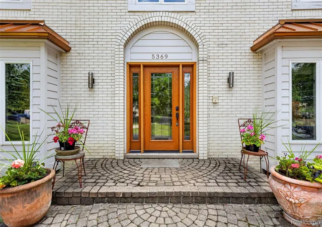 Photo 4 of Single family home for sale at 5369 W Bloomfield Lake Rd, West Bloomfield, MI 48323 | MLS# 20261056035 | Listing updated on 2026-09-10