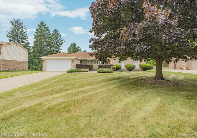 Photo 2 of Single family home for sale at 28977 Lake Park Dr, Farmington Hills, MI 48331 | MLS# 20261056037 | Listing updated on 2026-08-30