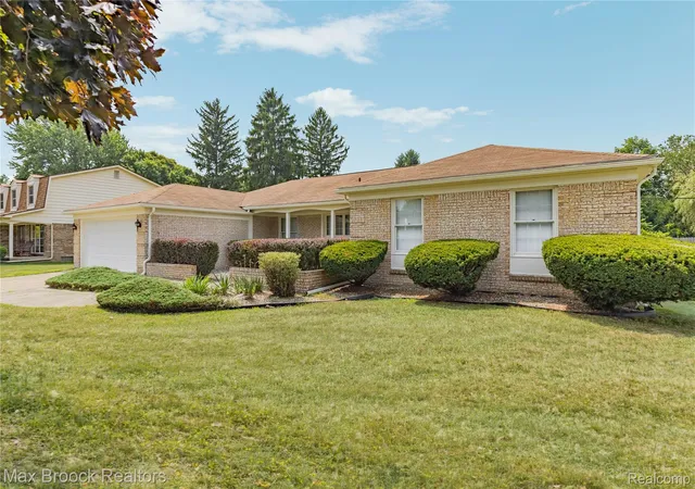Photo 3 of Single family home for sale at 28977 Lake Park Dr, Farmington Hills, MI 48331 | MLS# 20261056037 | Listing updated on 2026-09-13