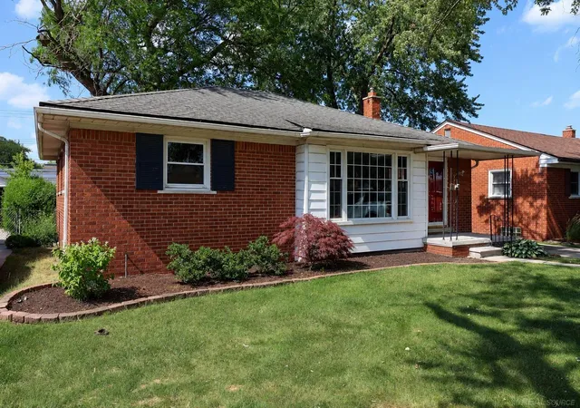 Photo 2 of Single family home for sale at 21101 Yale St, Saint Clair Shores, MI 48081 | MLS# 58050215533 | Listing updated on 2026-09-14
