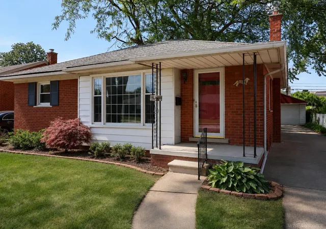 Photo 3 of Single family home for sale at 21101 Yale St, Saint Clair Shores, MI 48081 | MLS# 58050215533 | Listing updated on 2026-09-14