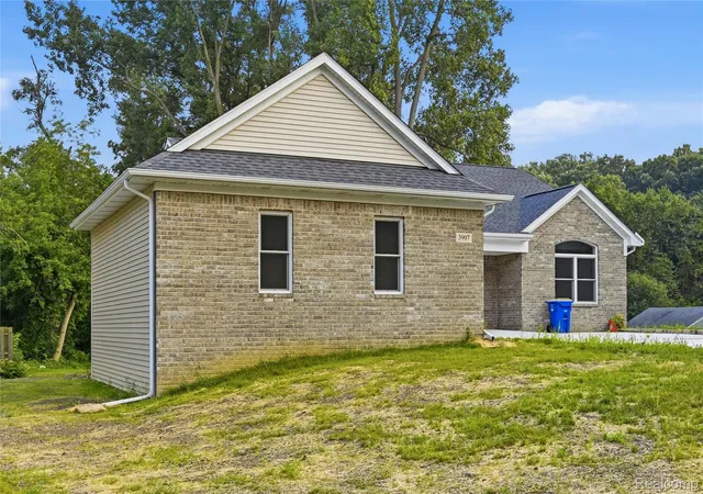 2nd image of 3907 Pontiac Lake Rd, Waterford, MI 48328 | MLS# 20261056040