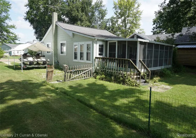 Photo 3 of Single family home for sale at 11853 Patterson Lake Dr, Pinckney, MI 48169 | MLS# 20261056041 | Listing updated on 2026-07-23