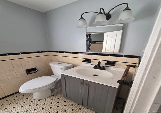 Photo 4 of Single family home for sale at 8728 7 Mile Rd, Detroit, MI 48221 | MLS# 20261056052 | Listing updated on 2026-09-25