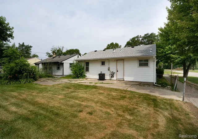 Photo 2 of Single family home for sale at 905 Sprague Ave, Madison Heights, MI 48071 | MLS# 20261056054 | Listing updated on 2026-07-22