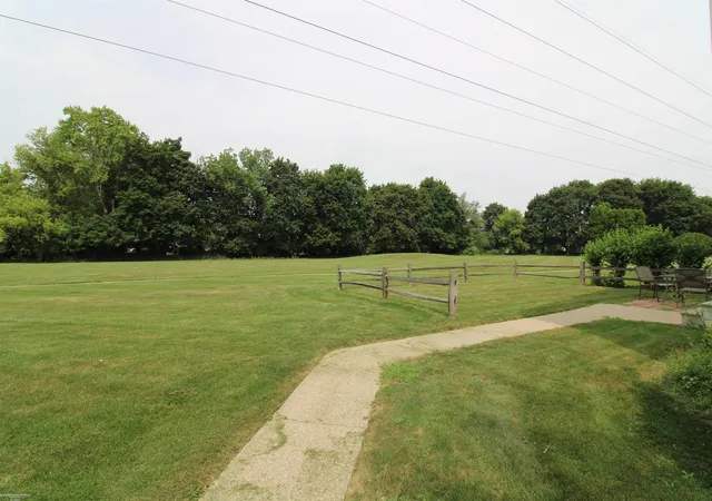 3rd image of 38615 Diamond Head Ct, Clinton Township, MI 48038 | MLS# 58050215548
