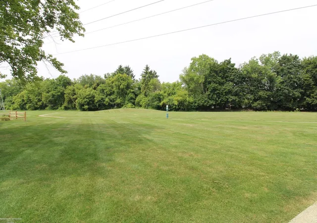 4th image of 38615 Diamond Head Ct, Clinton Township, MI 48038 | MLS# 58050215548