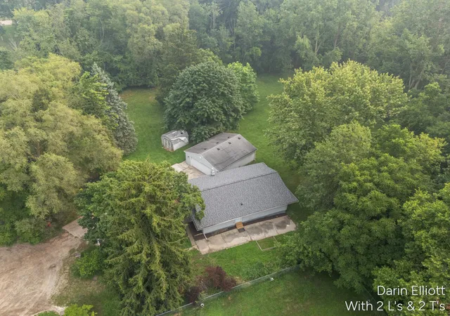 40th image of 2110 Worden St, Lansing, MI 48910 | MLS# 65026037255