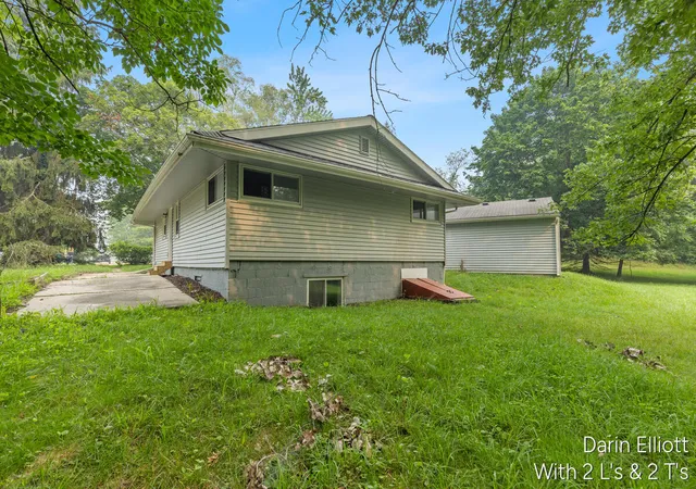 4th image of 2110 Worden St, Lansing, MI 48910 | MLS# 65026037255