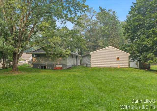 5th image of 2110 Worden St, Lansing, MI 48910 | MLS# 65026037255