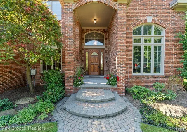 Photo 3 of Single family home for sale at 30065 Cheviot Hills Dr, Franklin, MI 48025 | MLS# 20261056071 | Listing updated on 2026-09-19