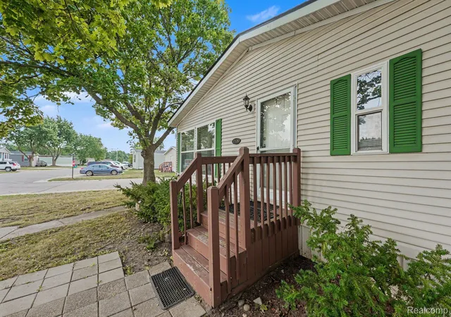 Photo 3 of Single family home for sale at 17128 Detroiter Ave, Davisburg, MI 48350 | MLS# 20261056075 | Listing updated on 2026-09-21