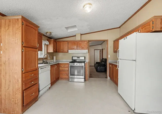 Photo 4 of Single family home for sale at 17128 Detroiter Ave, Davisburg, MI 48350 | MLS# 20261056075 | Listing updated on 2026-09-21