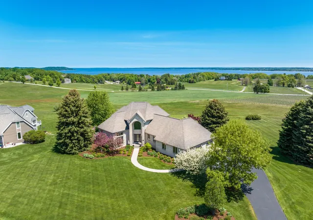 Photo 1 of Single family home for sale at 7852 Underwood Ridge, Traverse City, MI 49686 | MLS# 78080071279 | Listing updated on 2026-09-18