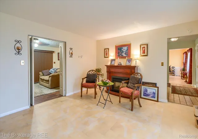 Photo 4 of Single family home for sale at 1401 Eldorado Dr, Flint, MI 48504 | MLS# 20261056079 | Listing updated on 2026-08-21