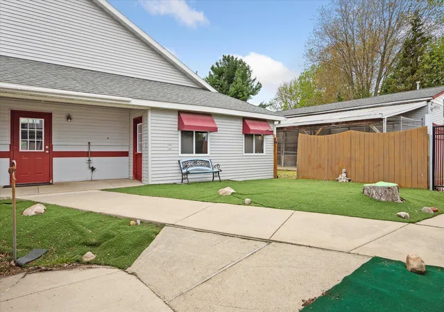Photo 3 of Single family home for sale at 3650 Hogback Rd, Fowlerville, MI 48836 | MLS# 81026037263 | Listing updated on 2026-08-31