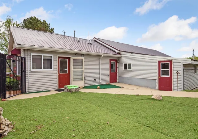 Photo 4 of Single family home for sale at 3650 Hogback Rd, Fowlerville, MI 48836 | MLS# 81026037263 | Listing updated on 2026-08-31