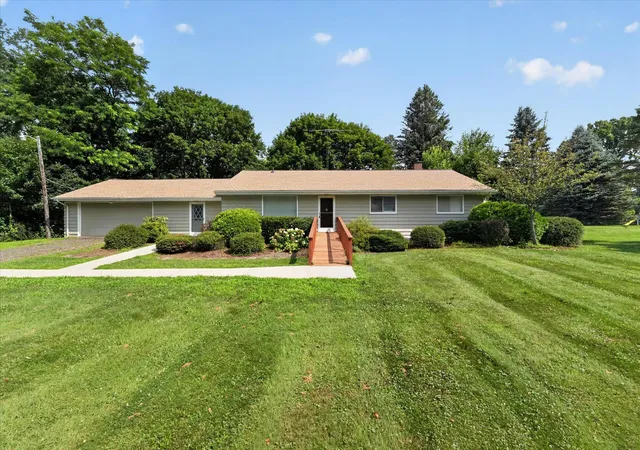 Photo 3 of Single family home for sale at 6720 Horton Rd, Jackson, MI 49201 | MLS# 55026037264 | Listing updated on 2026-09-17
