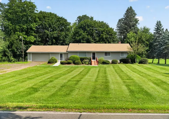 Photo 4 of Single family home for sale at 6720 Horton Rd, Jackson, MI 49201 | MLS# 55026037264 | Listing updated on 2026-09-17
