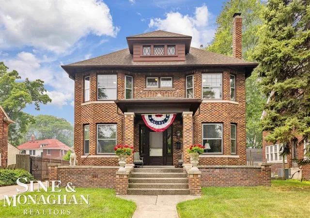 Photo 1 of Single family home for sale at 979 Lakepointe St, Grosse Pointe Park, MI 48230 | MLS# 58050215557 | Listing updated on 2026-07-22