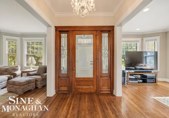 Photo 4 of Single family home for sale at 979 Lakepointe St, Grosse Pointe Park, MI 48230 | MLS# 58050215557 | Listing updated on 2026-07-22