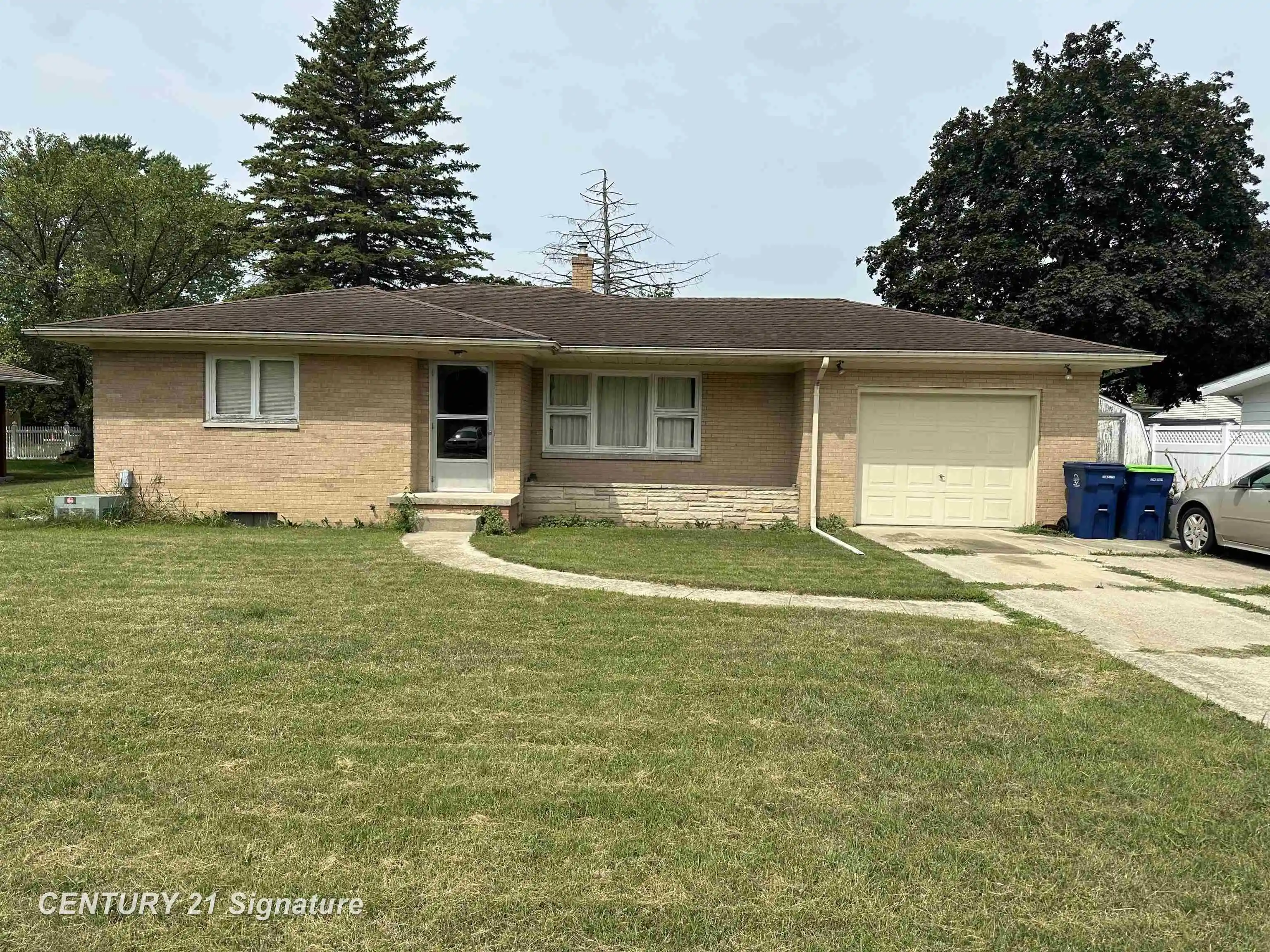 Photo 1 of Sale Pending at 2587 Kuhlman Dr, Saginaw, MI 48603 | MLS# 5050215559 | Listing updated on 2026-10-19
