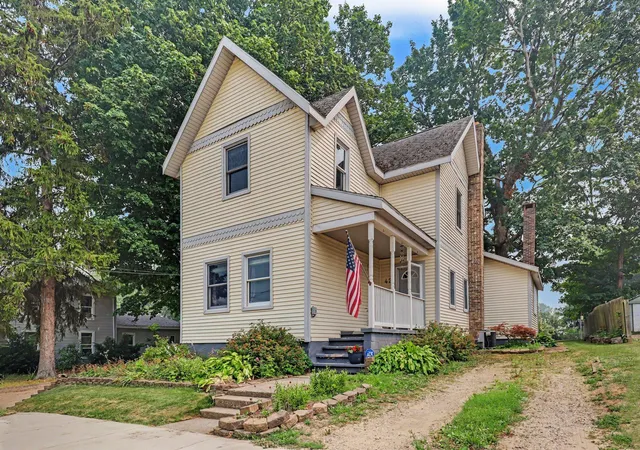 Photo 2 of Single family home for sale at 42 E Waterloo St Nw, Casnovia, MI 49318 | MLS# 65026037277 | Listing updated on 2026-09-11