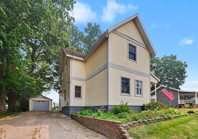 Photo 3 of Single family home for sale at 42 E Waterloo St Nw, Casnovia, MI 49318 | MLS# 65026037277 | Listing updated on 2026-09-11