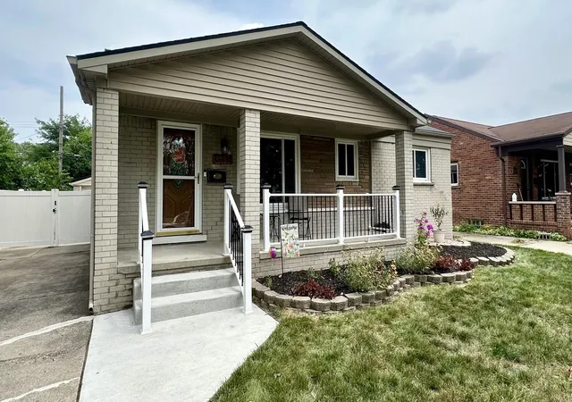 2nd image of 15111 Cameron St, Southgate, MI 48195 | MLS# 81026037280