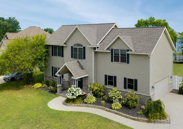 Photo 3 of Single family home for sale at 2053 Joni Ln, Stevensville, MI 49127 | MLS# 69026037282 | Listing updated on 2026-08-28