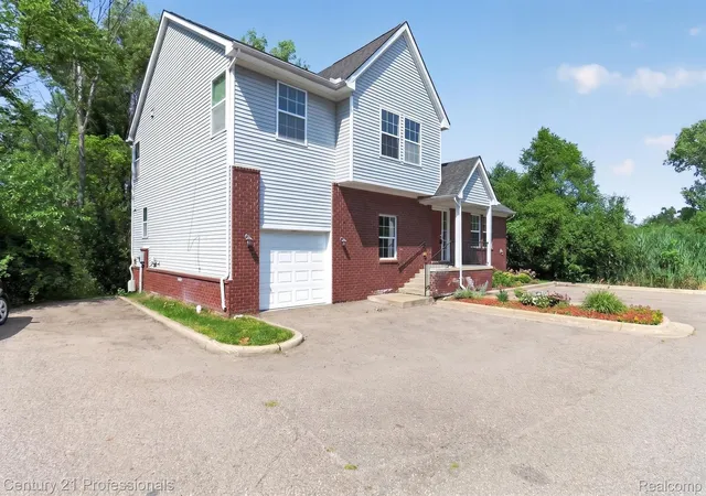 4th image of 2042 Decker Rd, Walled Lake, MI 48390 | MLS# 20261056098