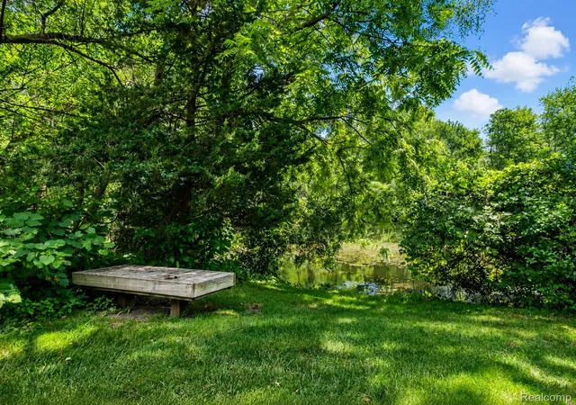 Listing Photo 4 - Condo for sale in building located at 618 Curzon Ct, Howell, MI 48843 - Unit #203