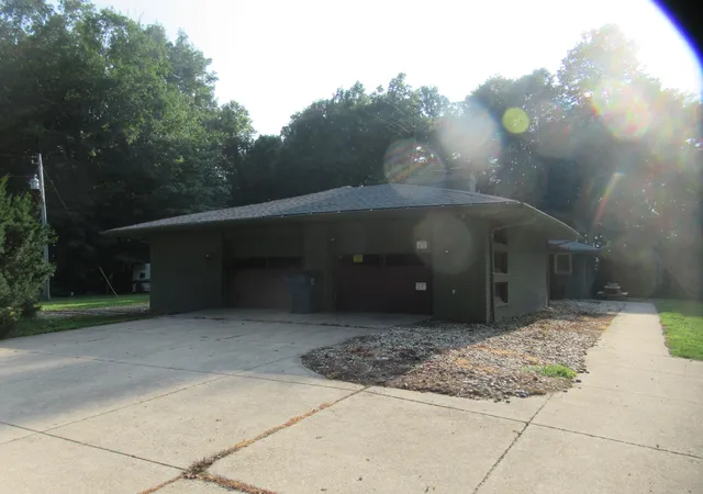 3rd image of 20349 M 60, Cassopolis, MI 49031 | MLS# 69026037297