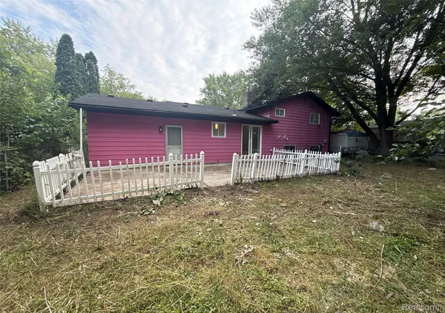 Photo 3 of Single family home for sale at 3308 Spring Valley Dr, Flint, MI 48504 | MLS# 20261056133 | Listing updated on 2026-07-24