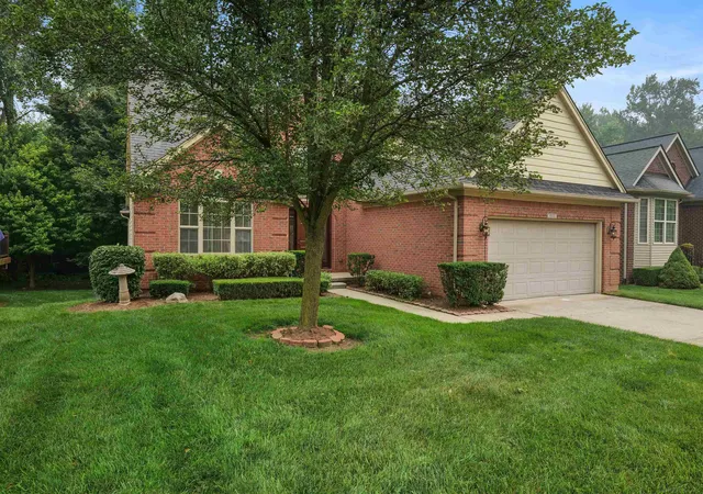 Photo 2 of Condo for sale at 8313 Pine Crk Dr, Shelby Township, MI 48316 | MLS# 58050215580 | Listing updated on 2026-08-31